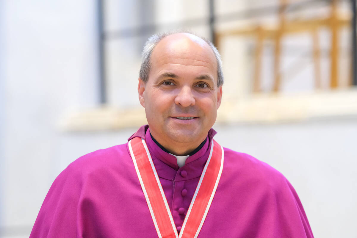 Vesper im Hildesheimer Mariendom. Einführung von Domkapitular Marcus Scheiermann und Verabschiedung von Domkapitular em. Wolfgang Voges Vesper im Hildesheimer Mariendom. Einführung von Domkapitular Marcus Scheiermann und Verabschiedung von Domkapitular em. Wolfgang Voges