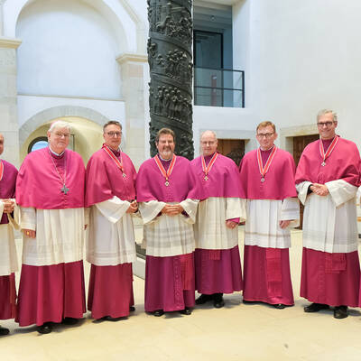 Vesper im Hildesheimer Mariendom. Einführung von Domkapitular Marcus Scheiermann und Verabschiedung von Domkapitular em. Wolfgang Voges Vesper im Hildesheimer Mariendom. Einführung von Domkapitular Marcus Scheiermann und Verabschiedung von Domkapitular em. Wolfgang Voges