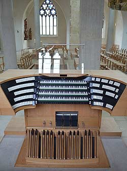 Der Generalspieltisch der Orgeln im Hildesheimer Dom.