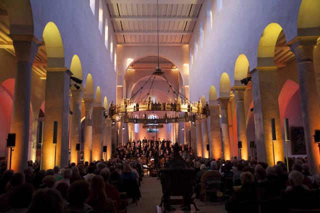 Impressionen von der Uraufführung des Oratoriums "Lux in tenebris" von Helge Burggrabe im Hildesheimer Dom.